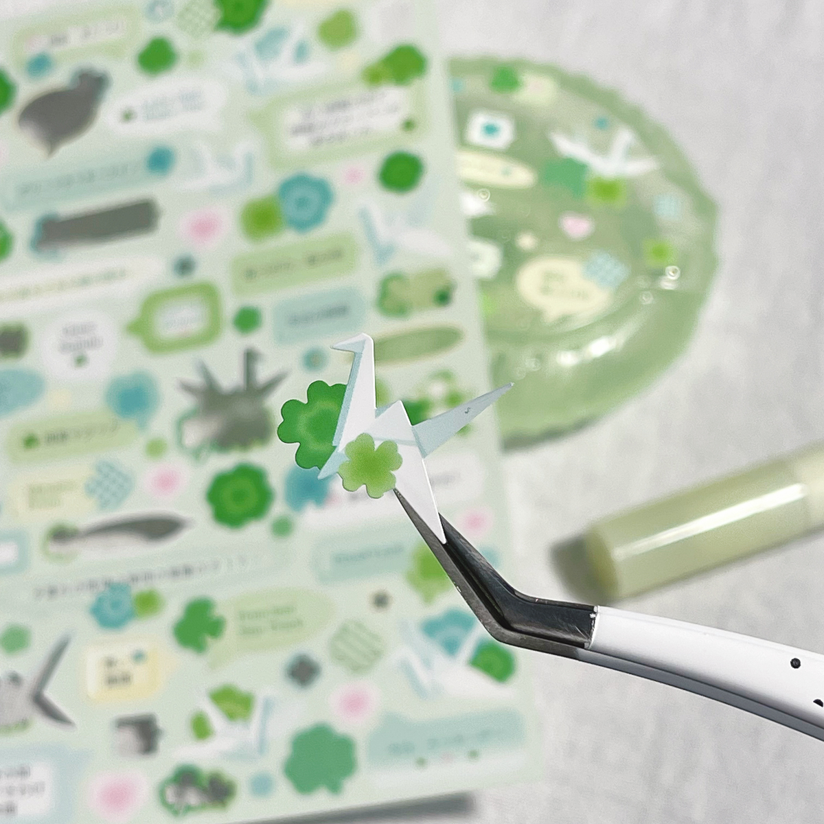 Green four-leaf clover Sticker - Art Craft With Leaves ulasan dan harga